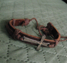 Pulseira de Couro Crucifixo Santa Cruz Vintage Anos 70 - Pulseira de Gravata Espiritual comprar usado  Enviando para Brazil
