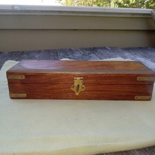 Caixa de lápis vintage jacarandá e latão mesa de viagem tampa articulada gaveta deslizante comprar usado Caixa de lápis vintage jacarandá e latão mesa de viagem tampa articulada gaveta deslizante comprar usado  Enviando para Brazil
