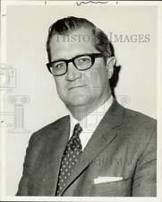 1968 Press Photo Grady Fullerton, diretor do Departamento de Controle de Receita de Houston comprar usado  Enviando para Brazil