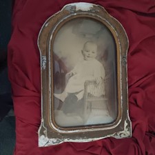 Fotografia vintage criança no banco moldura de gesso ornamentada e vidro curvo, usado comprar usado  Enviando para Brazil