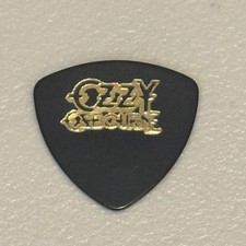 Ozzy Osbourne (RIP) Blasko palheta de baixo turnê palco RARO comprar usado Ozzy Osbourne (RIP) Blasko palheta de baixo turnê palco RARO comprar usado  Enviando para Brazil