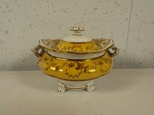 Antigo prato de porcelana inglês provável coberto com pés de pata decoração floral dourada comprar usado Antigo prato de porcelana inglês provável coberto com pés de pata decoração floral dourada comprar usado  Enviando para Brazil