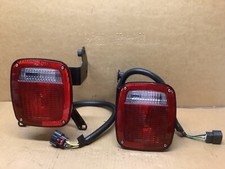 Luzes traseiras de cabine e chassi NOS Chevy Silverado ~86587653 e 86587654 GMC Sierra comprar usado  Enviando para Brazil