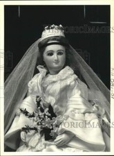 1981 Press Photo Bethnai Green Museum of Childhood, boneca noiva antiga de Londres comprar usado  Enviando para Brazil
