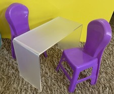 Usado, Cadeiras e mesa roxas para bonecas Barbie tamanho comprar usado  Enviando para Brazil