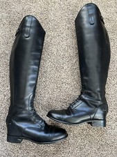 Lovely 7.5 ariat for sale  Adamstown