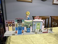 Simpsons main street for sale  Logan