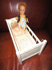 Muñeca vintage Vogue Ginnette con cuna abatible, ropa de cama segunda mano  Embacar hacia Mexico