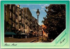 Cartão postal Savannah Georgia River Street vista panorâmica lanterna calçada lojas comprar usado  Enviando para Brazil