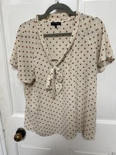 Blusa feminina Pleione creme e marrom bolinhas tamanho grande com gravata frontal comprar usado  Enviando para Brazil