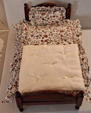 Usado, Cama de madeira cerejeira 18"... Compatível com American Girl... Edredom Floral... Roupa de Cama... Travesseiro comprar usado  Enviando para Brazil