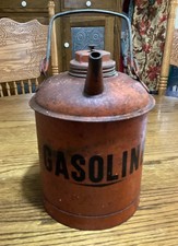 Usado, Lata de gasolina vintage vermelha primitiva de um galão metal letras pretas rústicas comprar usado  Enviando para Brazil