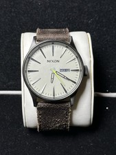 Relógio de quartzo masculino Nixon The Sentry 100M mostrador cinza pulseira de couro marrom não testado  comprar usado  Relógio de quartzo masculino Nixon The Sentry 100M mostrador cinza pulseira de couro marrom não testado  comprar usado  Enviando para Brazil