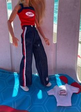 Regata Vintage Barbie Jean Fashions Vermelha, Jeans, Sapatos Brancos Roupa de Boneca 1999 comprar usado  Enviando para Brazil