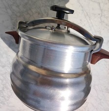 Ancienne cocotte minute d'occasion  Lignières