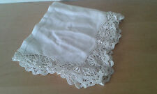 Usado Vintage -ANTIGUO TAPETE APARADOR CON ENCAJE DE BOLILLOS DE COLOR BLANCO comprar usado  Enviando para Brazil
