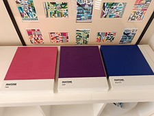 Three original pantone d'occasion  Expédié en Belgium