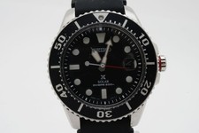 Montre analogique quartz d'occasion  Expédié en France