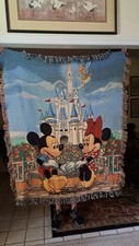 Walt Disney World Mickey e Minnie no castelo. Cobertor de tapeçaria 60 x50 comprar usado Walt Disney World Mickey e Minnie no castelo. Cobertor de tapeçaria 60 x50 comprar usado  Enviando para Brazil