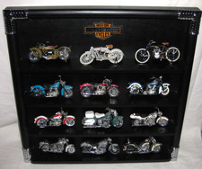 HARLEY-DAVIDSON, 12 MOTOCICLETAS EM MINIATURA DISPLAY, VÁRIOS ANOS, TODOS DIFERENTES comprar usado  Enviando para Brazil