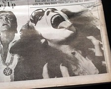 Early KISS Hard Rock Band Gene Simmons Paul Stanley Trending FOTOS 1976 Journal comprar usado  Enviando para Brazil