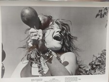 Foto de Janis Joplin 1967 8*10 P&B tocando Maracas ao vivo comprar usado  Enviando para Brazil
