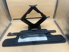 Kit de ferramentas e macaco de emergência pneu sobressalente Chevy Express Van 2500 3500 2007-2018 fabricante de equipamento original comprar usado  Enviando para Brazil