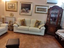 Divano posti pelle usato  Priolo Gargallo