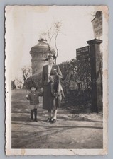 Frankfurt Oder 1939 - Wasserturm Planetarium Frau Junge - altes Foto 1930er comprar usado Frankfurt Oder 1939 - Wasserturm Planetarium Frau Junge - altes Foto 1930er comprar usado  Enviando para Brazil