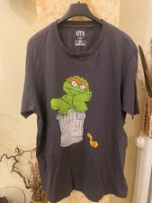 Kaws uniqlo shirt usato Kaws uniqlo shirt usato  Como