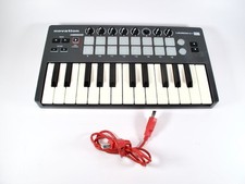 Novation LaunchKey Mini Mk2 25 mini teclas controlador de teclado MIDI USB comprar usado  Enviando para Brazil
