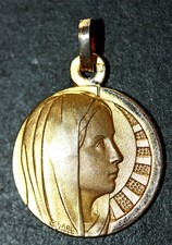 Belle médaille religieuse d'occasion  Houilles