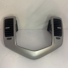 2011-2015 Chevy Cruze painel central ventilação de ar moldura de rádio/acabamento de rádio prata fabricante de equipamento original comprar usado  Enviando para Brazil