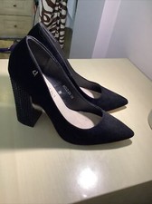 Una healy black for sale  FARNHAM
