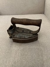 Ferro elétrico antigo para roupas - Metal com cabo de madeira - Peso de 4 lb comprar usado Ferro elétrico antigo para roupas - Metal com cabo de madeira - Peso de 4 lb comprar usado  Enviando para Brazil