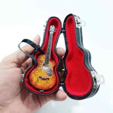 Guitarra acústica miniatura Suga BTS "Suga Agust D Tour" suporte e estojo grátis comprar usado  Enviando para Brazil