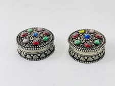 2 caixas de cobre banhadas a prata incrustadas com pedras coloridas de mosaico, trabalho antigo, comprar usado  Enviando para Brazil