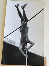 Photo Vintage 1950 Sport Athlétisme Victor Sillon Passe 4.2 M Saut À La Perche segunda mano  Embacar hacia Argentina