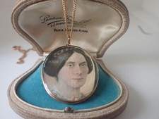 Beau pendentif ancien d'occasion Beau pendentif ancien d'occasion  Chantelle