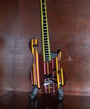 Miniatura arco-íris baixo PRIMUS LES CLAYPOOL memorabilia suporte GRÁTIS PRESENTE, usado comprar usado  Enviando para Brazil