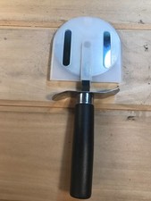 Cortador de pizza The Pampered Chef aço inoxidável com tampa de roda comprar usado  Enviando para Brazil