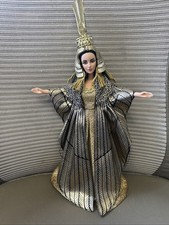 Barbie made elizabeth d'occasion  Expédié en Belgium