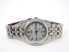 Relógio feminino Citizen Eco Drive N-E001-8071131-KA data do dia cinza 8N0116 abaixo de 5" comprar usado  Enviando para Brazil