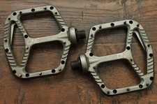Pedal de alumínio OneUp Components MTB DH cinza prata eixo 9/16", usado comprar usado  Enviando para Brazil