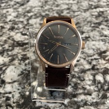 Relógio masculino Nixon sentinela ouro rosa caixa mostrador cinza pulseira de couro marrom A377-2001 comprar usado Relógio masculino Nixon sentinela ouro rosa caixa mostrador cinza pulseira de couro marrom A377-2001 comprar usado  Enviando para Brazil