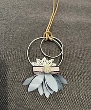 Collana fiore stoffa usato  Vistrorio