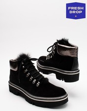 Używany, Sugerowana cena detaliczna 320 € POLLINI Welurowe botki US10 UK7.5 EU41 Czarne Made in Italy na sprzedaż Używany, Sugerowana cena detaliczna 320 € POLLINI Welurowe botki US10 UK7.5 EU41 Czarne Made in Italy na sprzedaż  Wysyłka do Poland