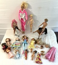 Lote de 13 muñecas, 2 caballos y accesorios, Barbie, Ken y otros varios.   segunda mano  Embacar hacia Mexico