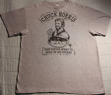 Camiseta gráfica bife 2011 masculina XL Chuck Norris usa spray de pimenta para temporada, usado comprar usado  Enviando para Brazil
