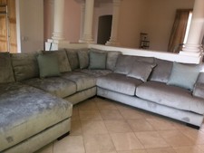 Living spaces sectional for sale  Las Vegas